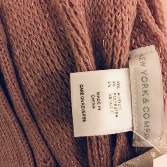 NWT New York & Company Ladies Purple Winter Scarf and Gloves Holiday Gift Set - Picture 8 of 9